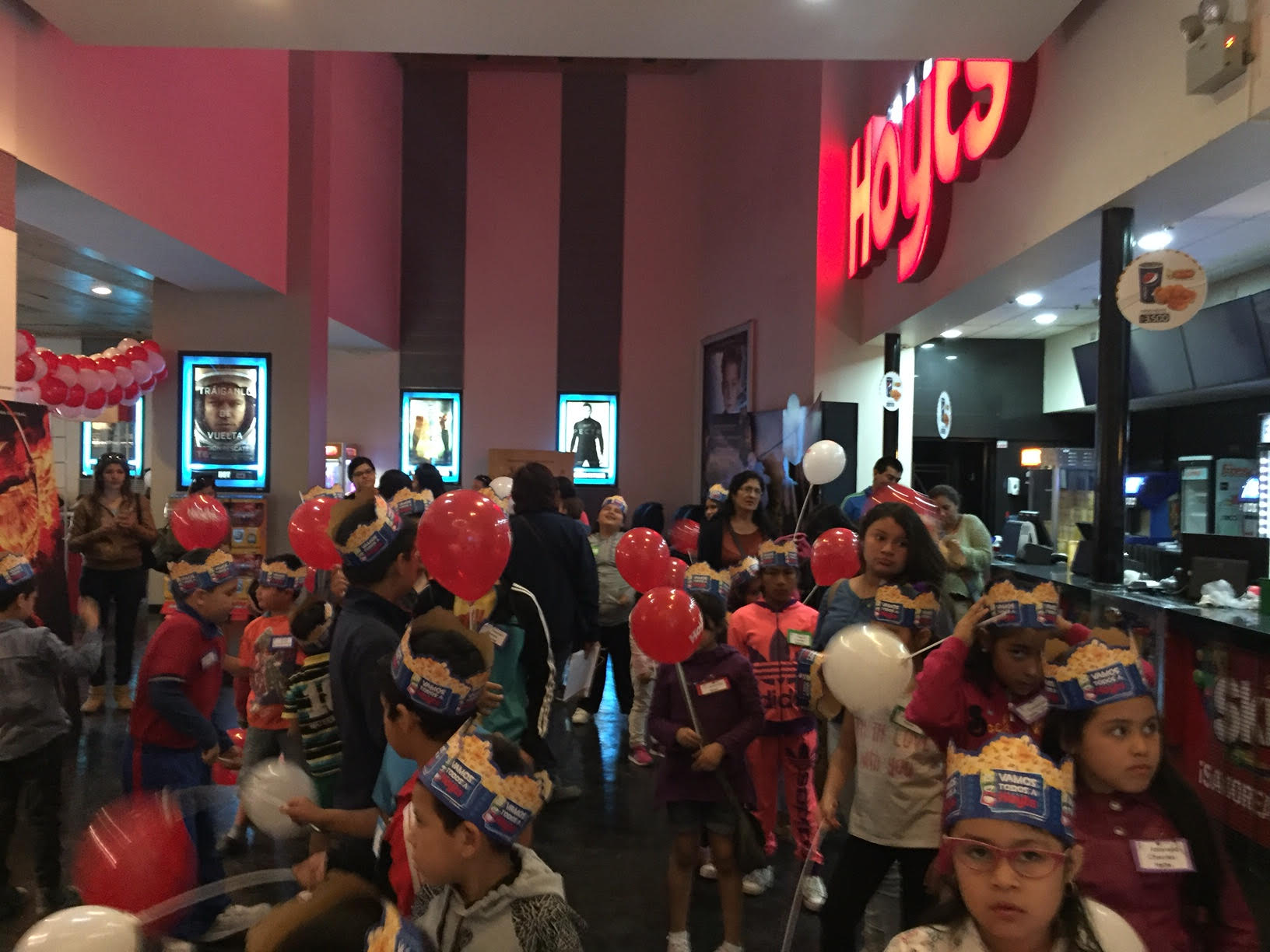 Niños y niñas de Serpaj Antofagasta asistieron por primera vez al cine