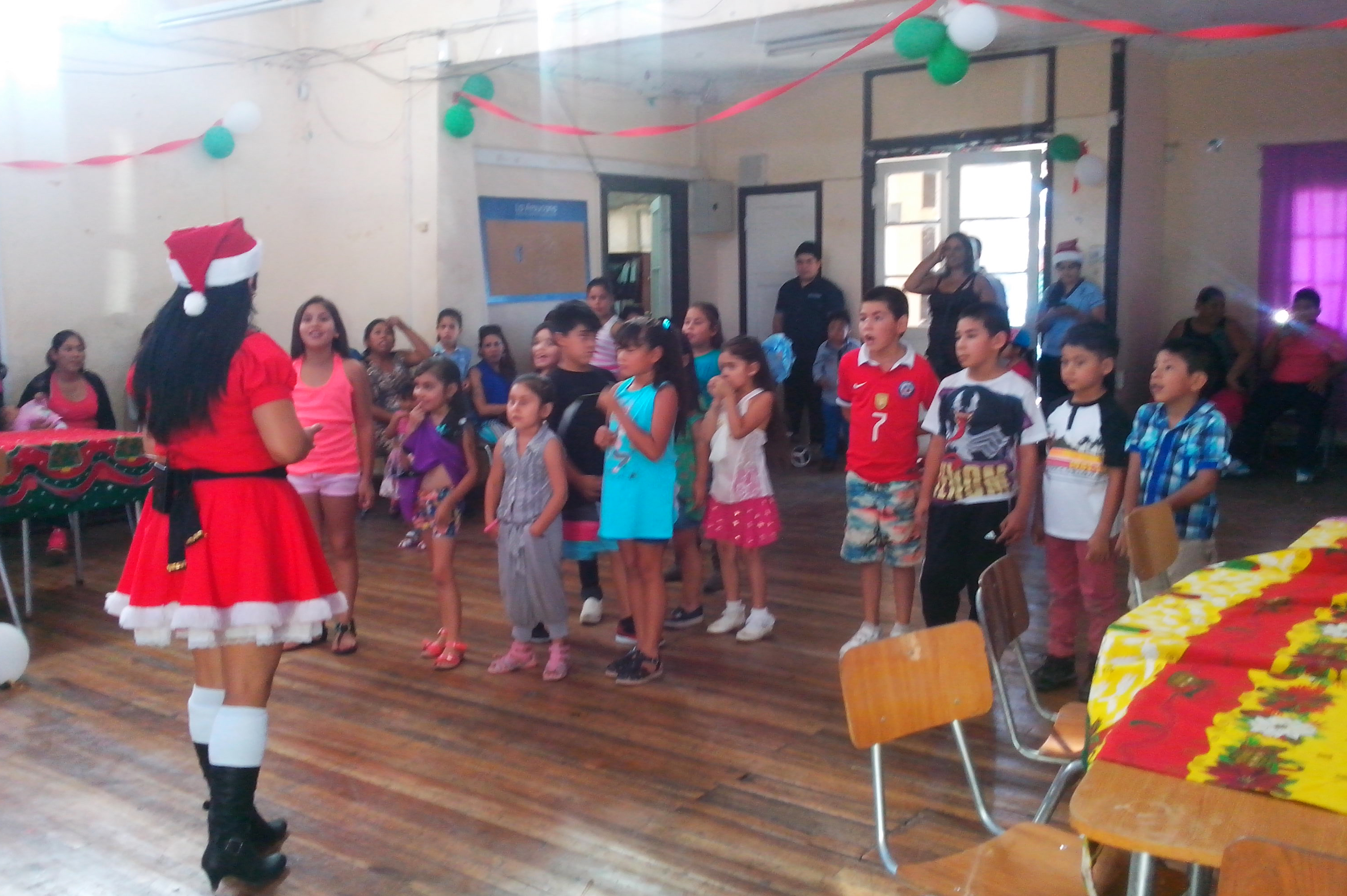 PPF Alfonso Baeza de Antofagasta celebra fiesta de fin de año para sus usuarios
